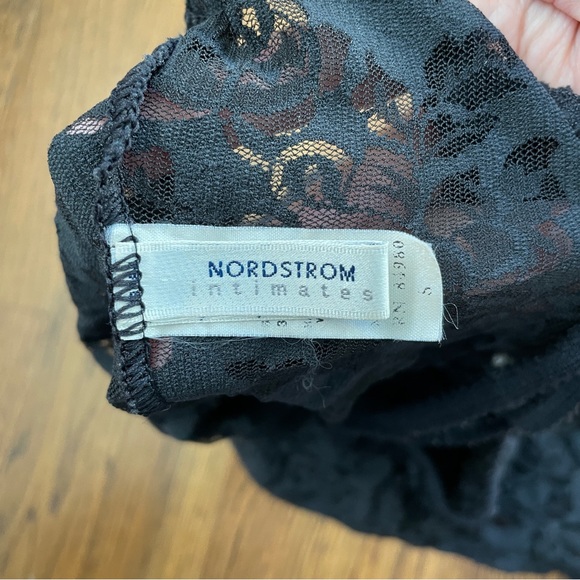 BUNDLE of 5 crop tops, size small - Picture 5 of 11